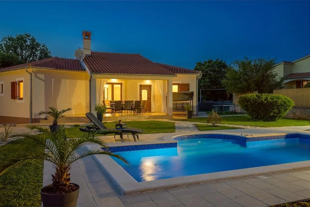Villa Karla By Istrialux Bale 0*,
